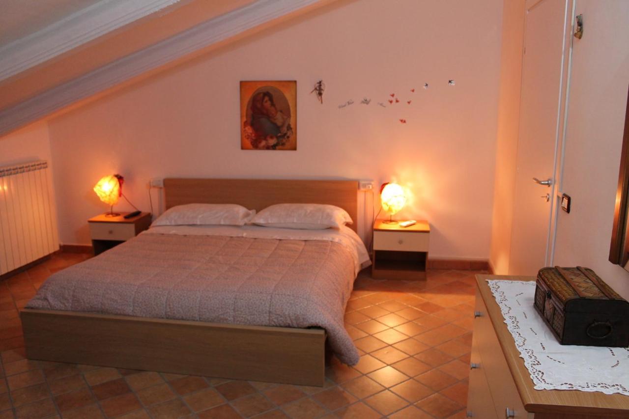 Appartement Mansarda Viti - Sguardo Su Frontone - Extérieur photo