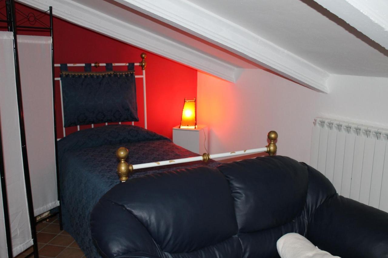 Appartement Mansarda Viti - Sguardo Su Frontone - Extérieur photo