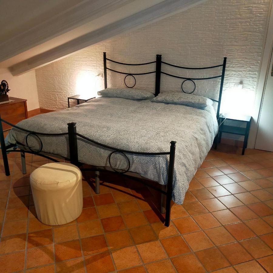 Appartement Mansarda Viti - Sguardo Su Frontone - Extérieur photo