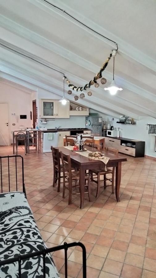 Appartement Mansarda Viti - Sguardo Su Frontone - Extérieur photo