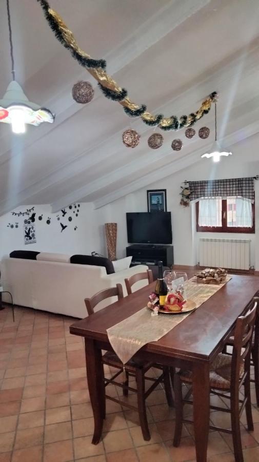 Appartement Mansarda Viti - Sguardo Su Frontone - Extérieur photo