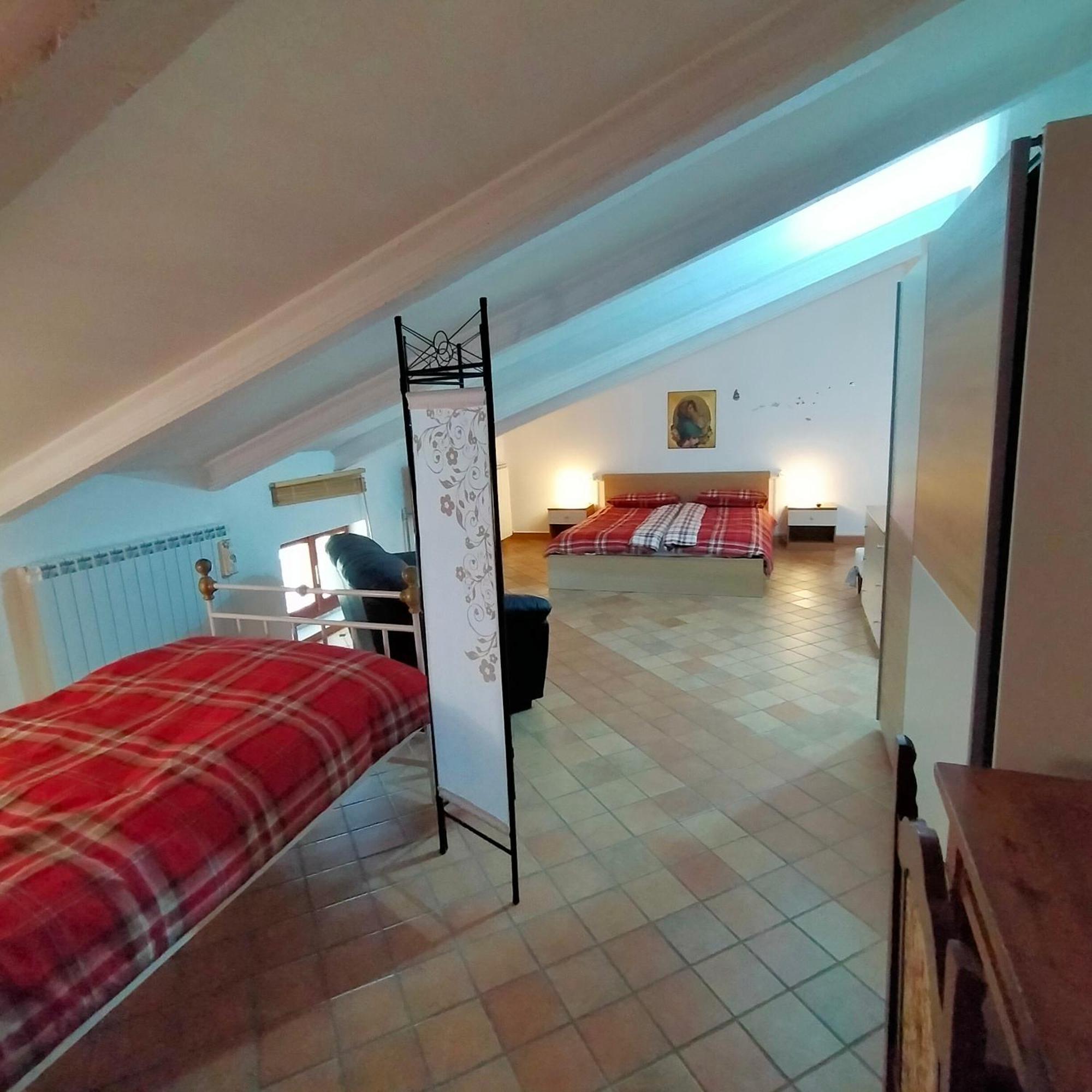 Appartement Mansarda Viti - Sguardo Su Frontone - Extérieur photo