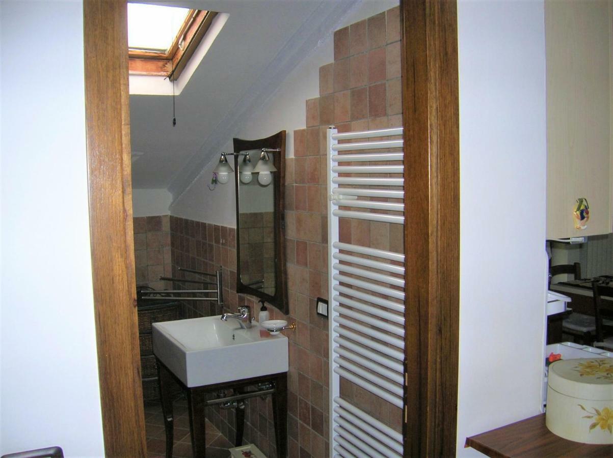 Appartement Mansarda Viti - Sguardo Su Frontone - Extérieur photo