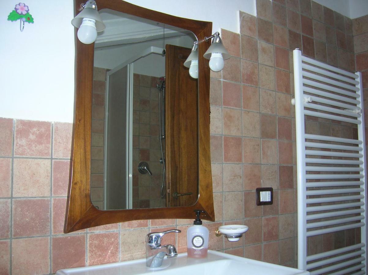 Appartement Mansarda Viti - Sguardo Su Frontone - Extérieur photo
