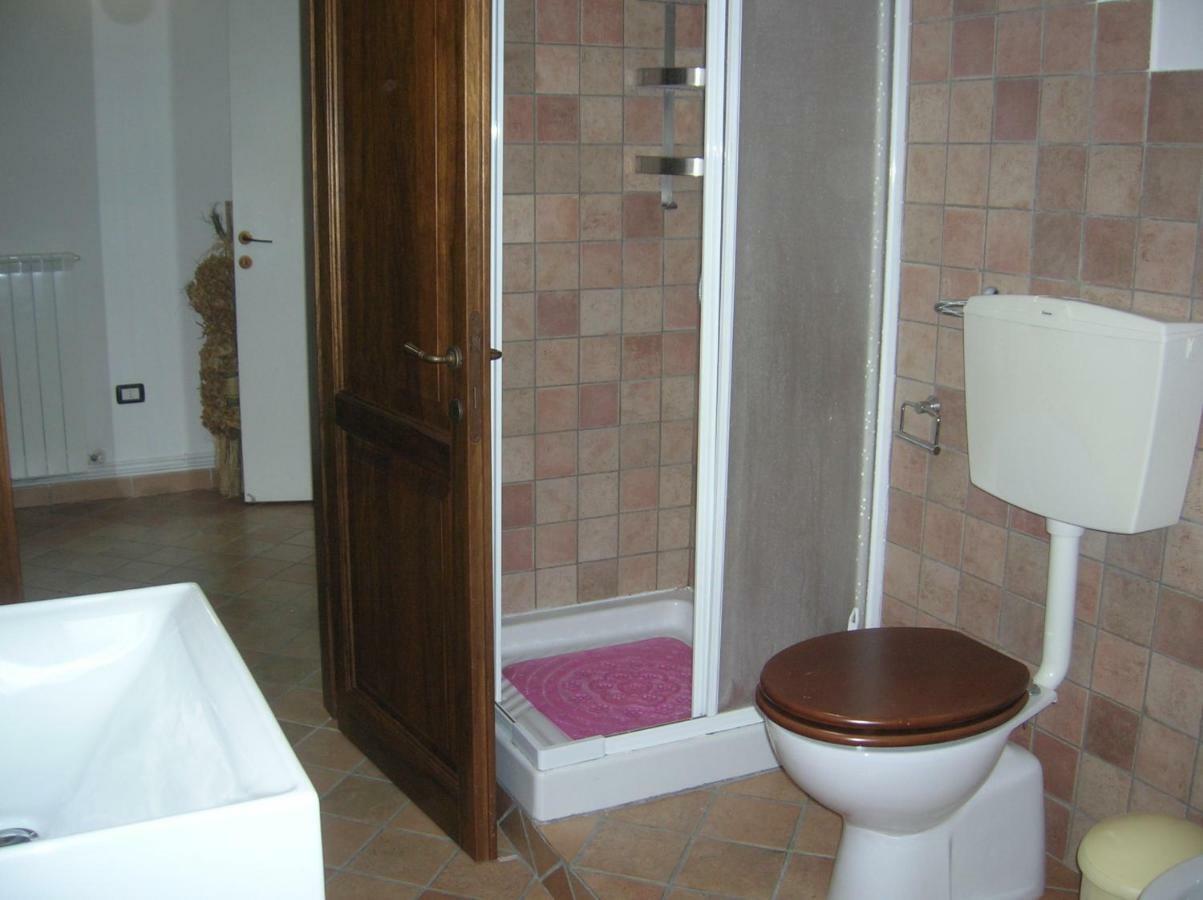 Appartement Mansarda Viti - Sguardo Su Frontone - Extérieur photo