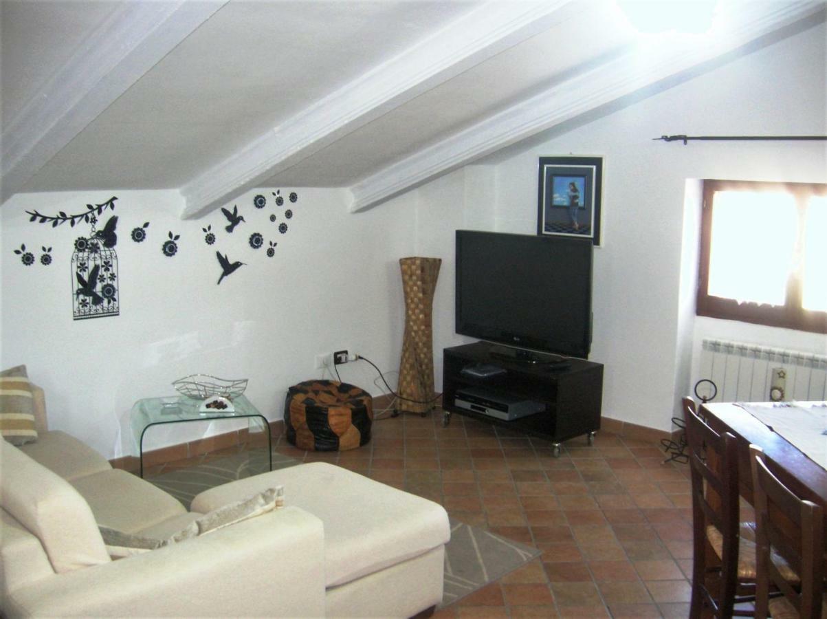 Appartement Mansarda Viti - Sguardo Su Frontone - Extérieur photo